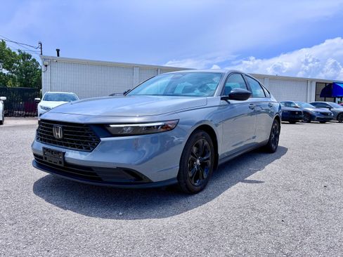 Used 2025 Honda Accord SE image 6