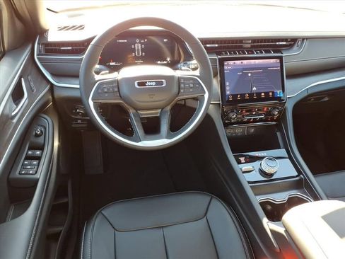 New 2025 Jeep Grand Cherokee Limited image 10