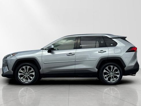 Used 2019 Toyota RAV4 XLE Premium w/ Cold Weather Package FWD image 7