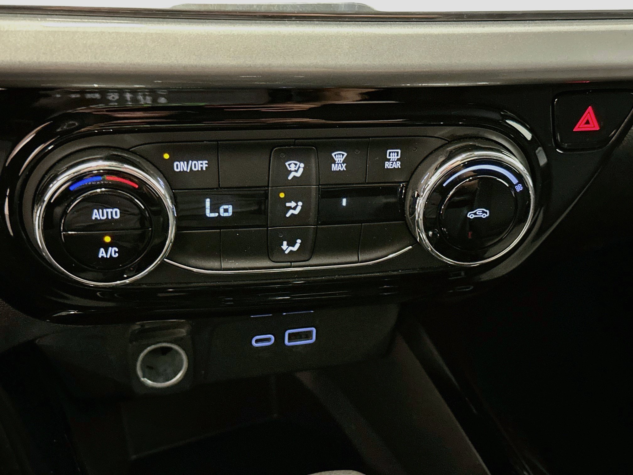 Used 2025 Chevrolet Trax LT FWD image 23