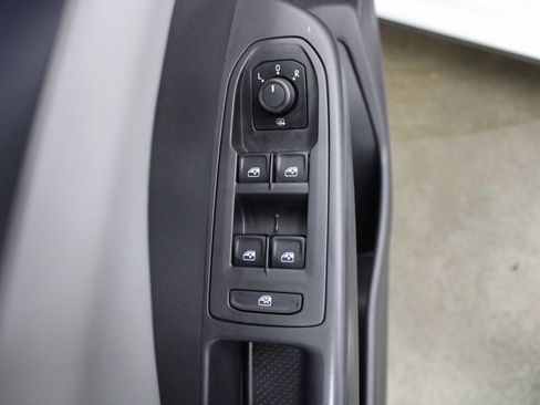 Used 2022 Volkswagen Taos SE image 13