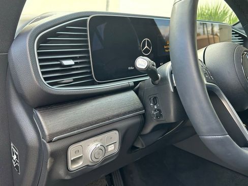 Used 2025 Mercedes-Benz GLE 450e 4MATIC image 17