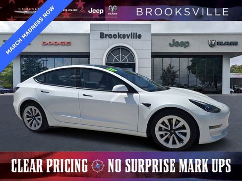 Used 2023 Tesla Model 3 Standard Range image 1