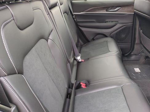 New 2026 Jeep Grand Cherokee Altitude AWD/4WD image 18
