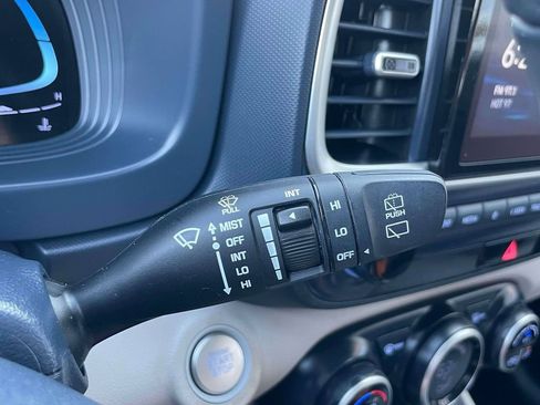 Certified 2023 Hyundai Venue Limited FWD image 24
