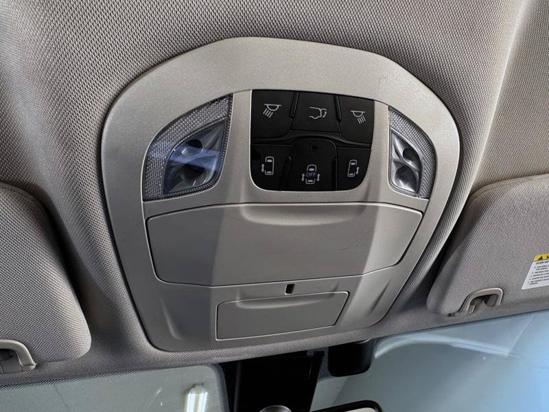 Used 2019 Chrysler Pacifica Touring-L FWD image 22