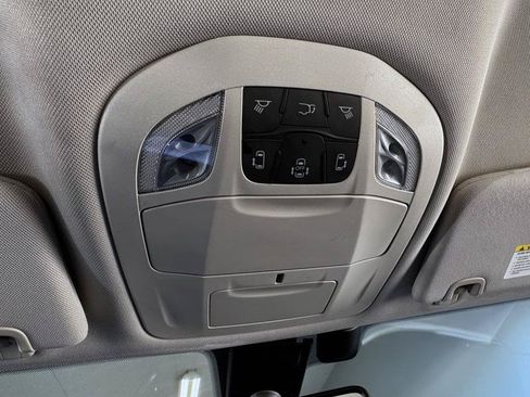 Used 2019 Chrysler Pacifica Touring-L FWD image 22