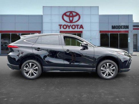 Used 2022 Toyota Venza LE image 36