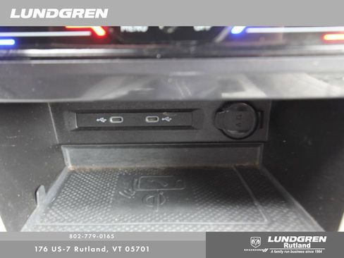 Used 2022 Volkswagen Tiguan SE R-Line image 26