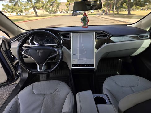 Used 2013 Tesla Model S image 24