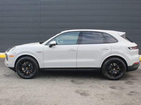 New 2026 Porsche Cayenne E-Hybrid AWD/4WD image 2