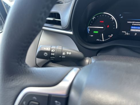 Certified 2025 Toyota Sienna XLE FWD image 29