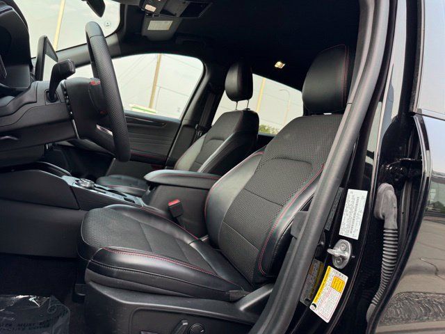 Certified 2023 Ford Escape ST-Line w/ Tech Pack #1 AWD/4WD image 5
