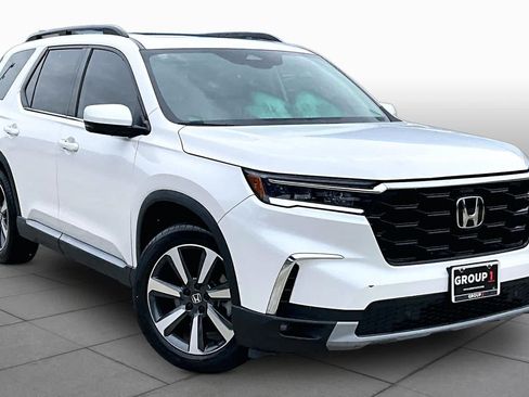 Used 2023 Honda Pilot Touring image 3