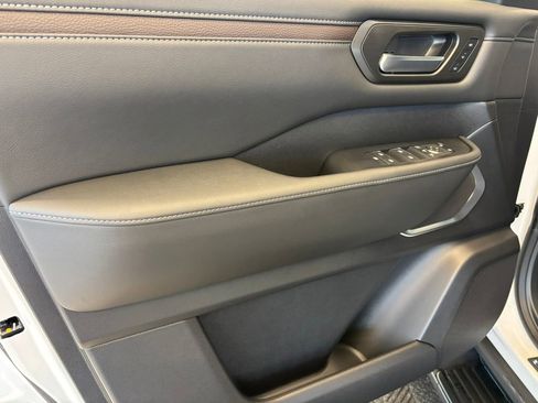 New 2026 Nissan Armada Platinum image 13