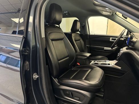Used 2023 Ford Explorer XLT w/ Equipment Group 202A AWD/4WD image 30