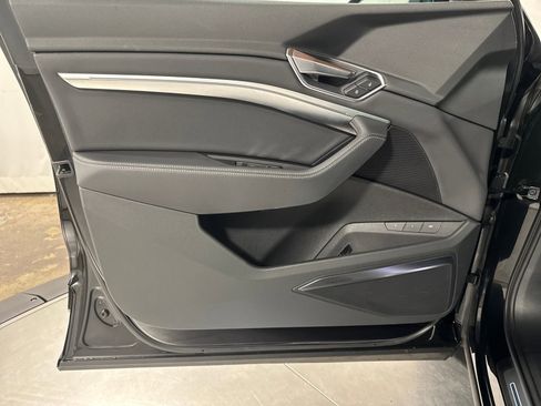 Used 2019 Audi e-tron Premium Plus image 25