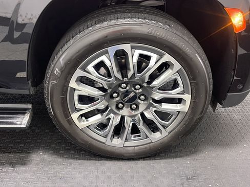 Used 2024 GMC Yukon Denali Ultimate AWD/4WD image 24
