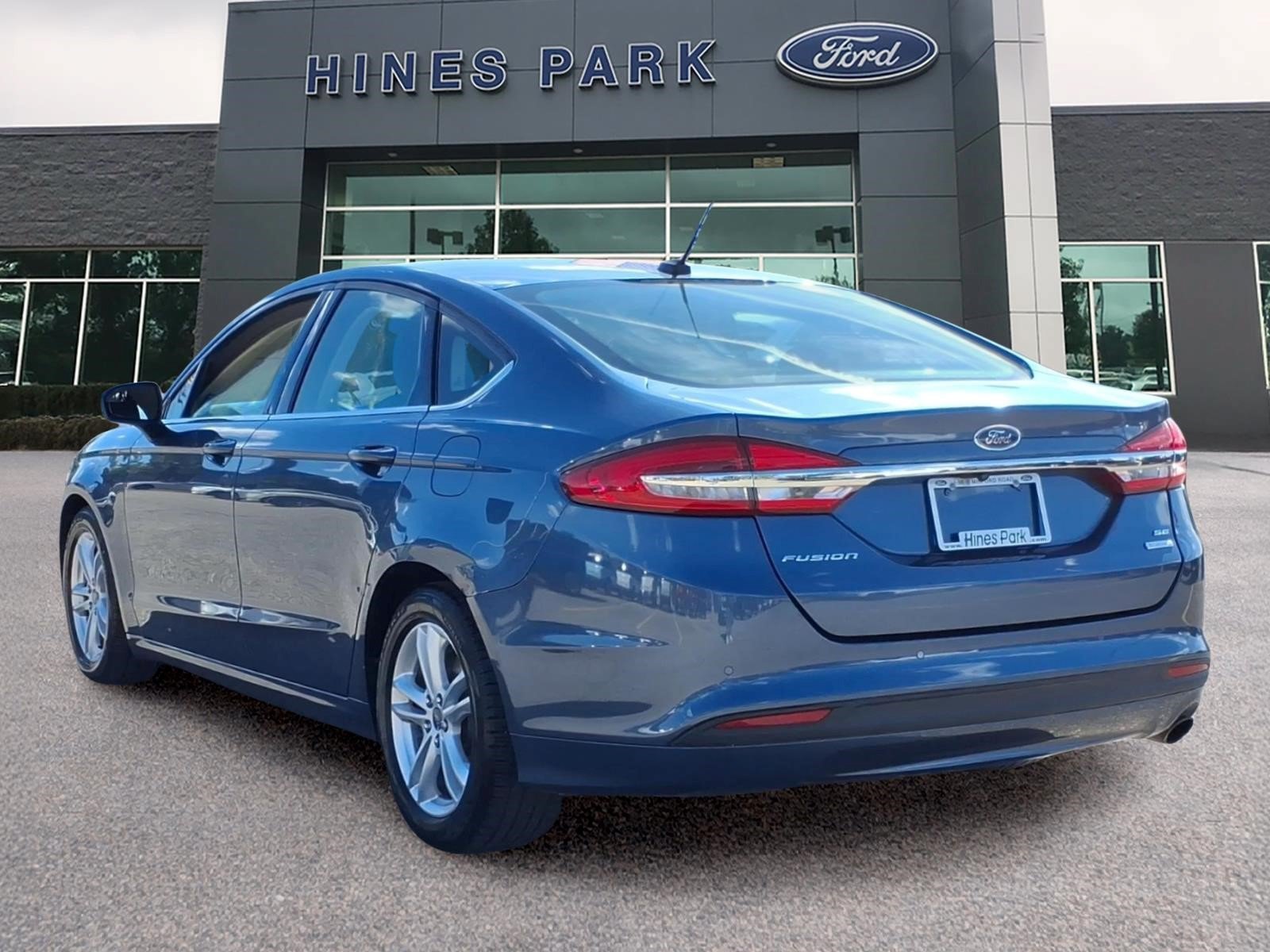 Used 2018 Ford Fusion SE w/ Fusion SE Technology Package FWD image 5