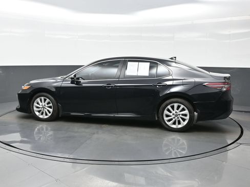 Used 2022 Toyota Camry LE FWD image 3