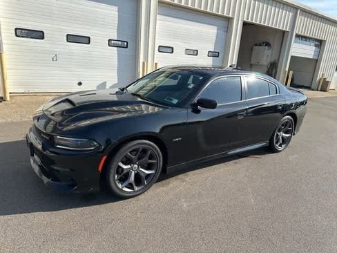 Used 2018 Dodge Charger R/T w/ Plus Group image 13