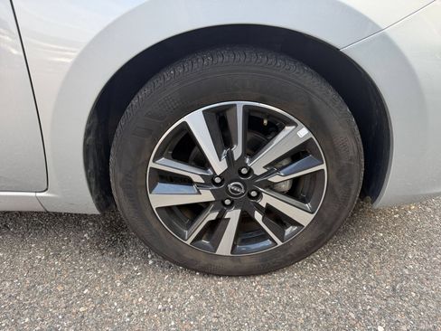 Used 2025 Nissan Versa SV FWD image 22