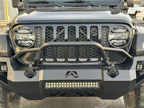 Used 2020 Jeep Gladiator Sport w/ Quick Order Package 24S image 11