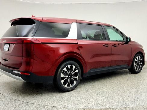 Used 2024 Kia Carnival EX FWD image 5