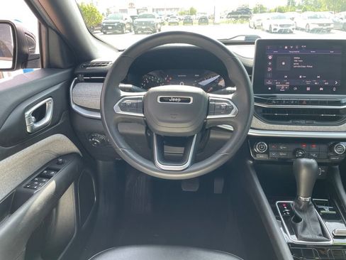 Used 2024 Jeep Compass Latitude AWD/4WD image 12