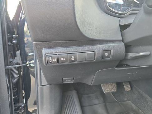 Certified 2025 Toyota Corolla SE FWD image 30