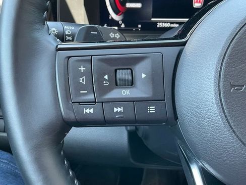 Used 2025 Nissan Pathfinder Platinum FWD image 29