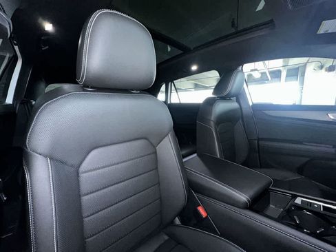 Used 2025 Volkswagen Atlas Cross Sport SEL R-Line AWD/4WD image 27