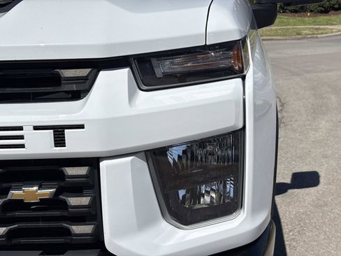 Used 2020 Chevrolet Silverado 2500 Custom w/ Custom Value Package image 11