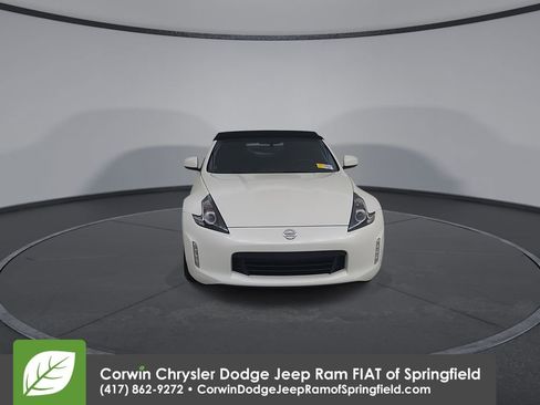 Used 2019 Nissan 370Z Touring RWD image 5
