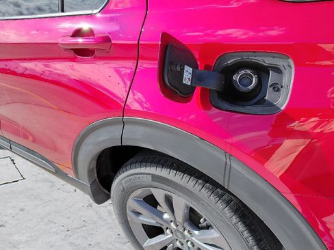 Used 2022 Ford Explorer XLT w/ Equipment Group 202A image 24