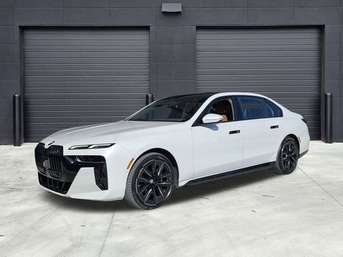 Used 2023 BMW 740i image 1