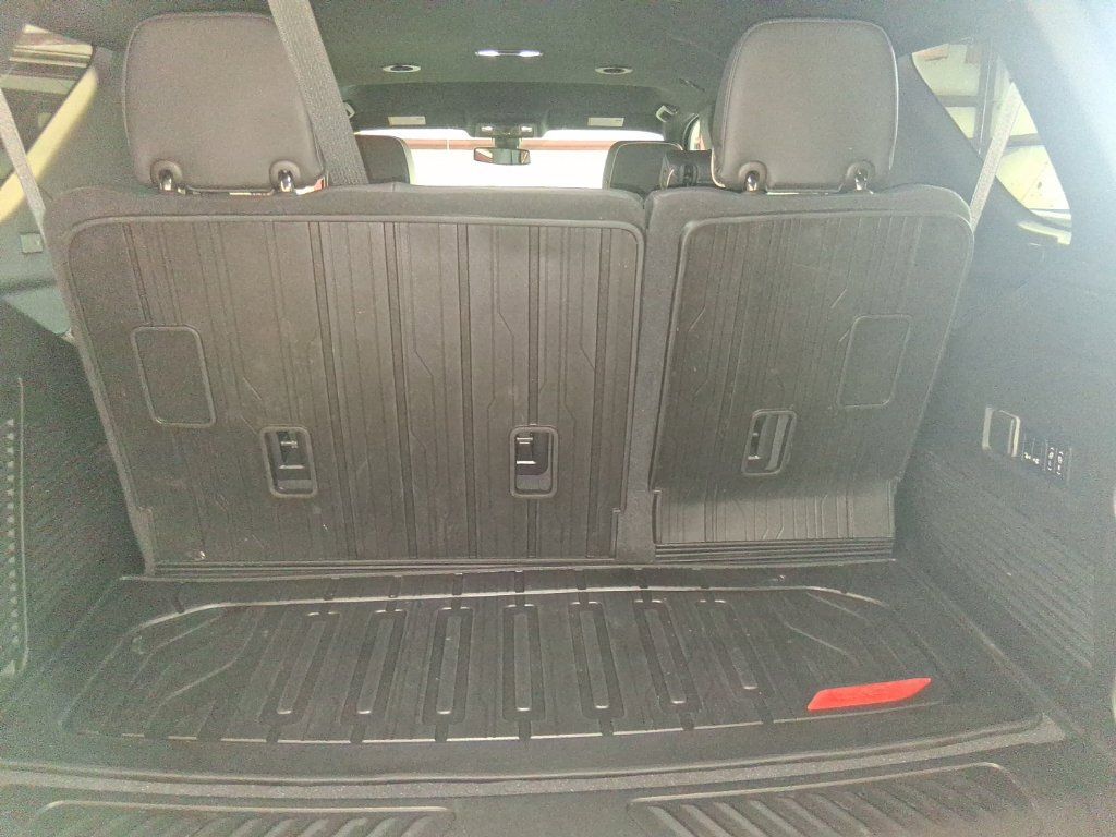 Used 2022 GMC Yukon SLT w/ SLT Luxury Package AWD/4WD image 18