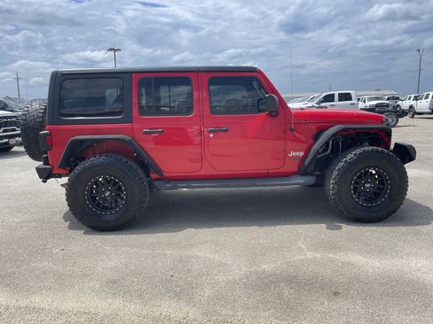 Used 2018 Jeep Wrangler Unlimited Sport S AWD/4WD image 3