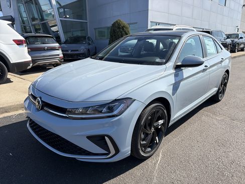 New 2026 Volkswagen Jetta SE image 4