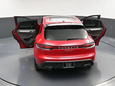 Certified 2022 Porsche Macan S AWD/4WD image 35