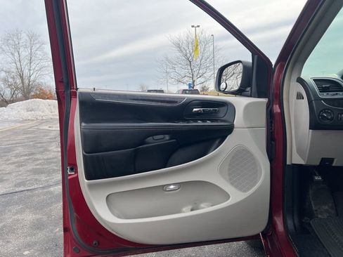 Used 2014 Chrysler Town & Country Touring w/ Trailer Tow Group image 7