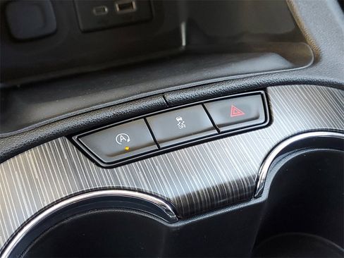 Used 2023 GMC Acadia SLT w/ Preferred Package image 31