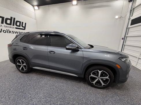 Used 2026 Volkswagen Tiguan SE w/ Panoramic Sunroof Package AWD/4WD image 8