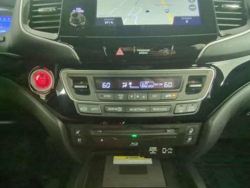 Used 2022 Honda Pilot Black Edition image 23