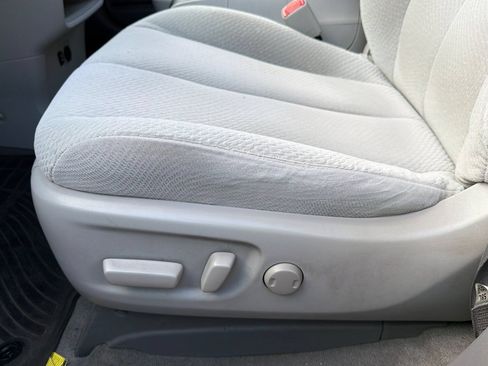 Used 2014 Toyota Sienna LE FWD image 13