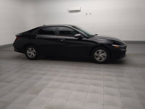 Used 2025 Hyundai Elantra SE image 11
