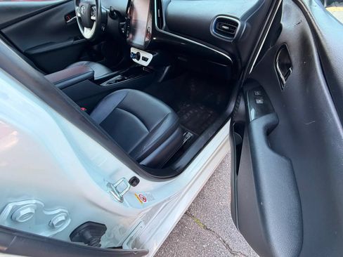 Used 2018 Toyota Prius Four Touring FWD image 9