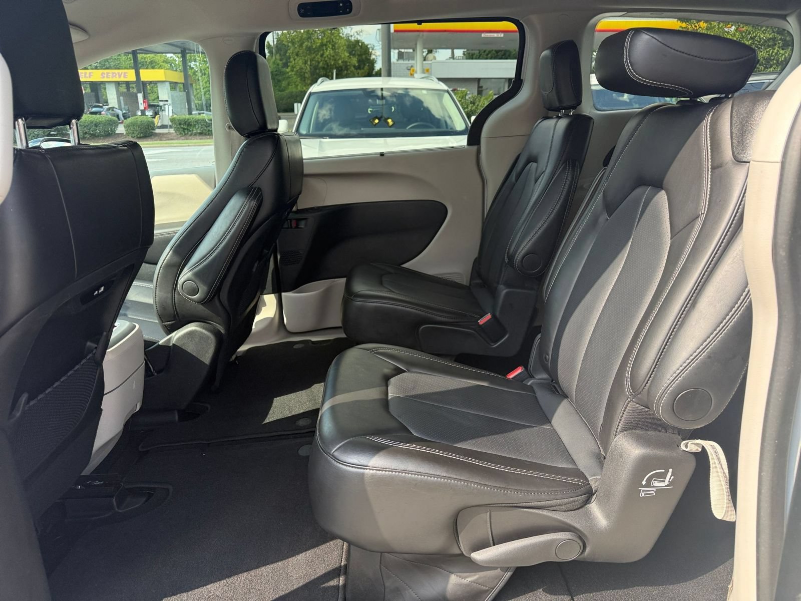 Used 2024 Chrysler Pacifica Touring-L FWD image 27