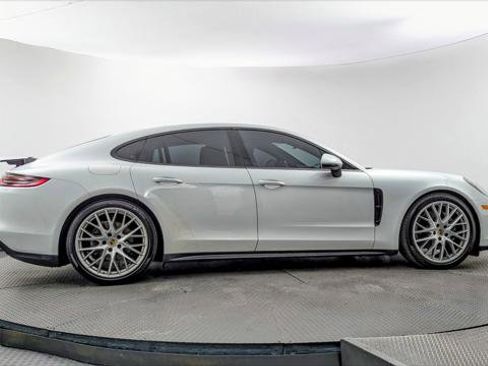 Used 2017 Porsche Panamera 4 AWD/4WD image 8