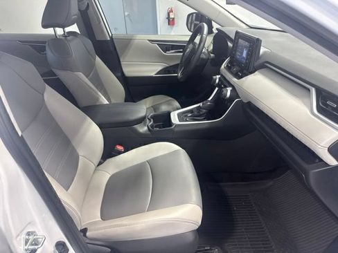 Used 2022 Toyota RAV4 XLE Premium FWD image 27